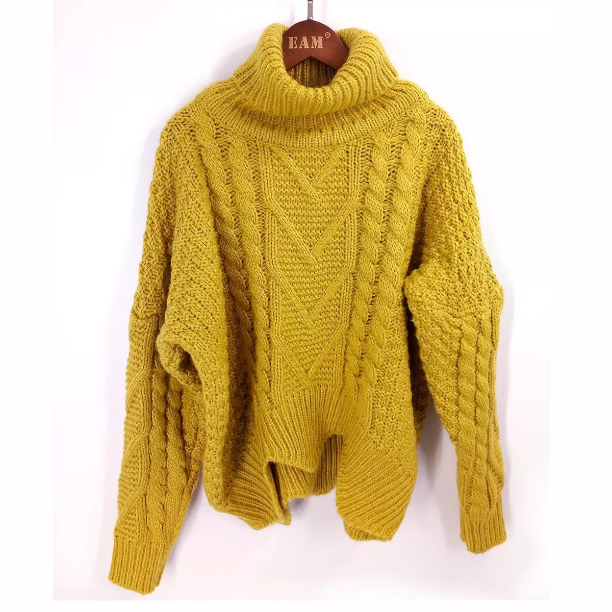 HEAVY CABLE-KNIT TURTLENECK